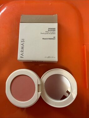 BNIB Farmasi Powder Blusher in shade: Peach Perfect